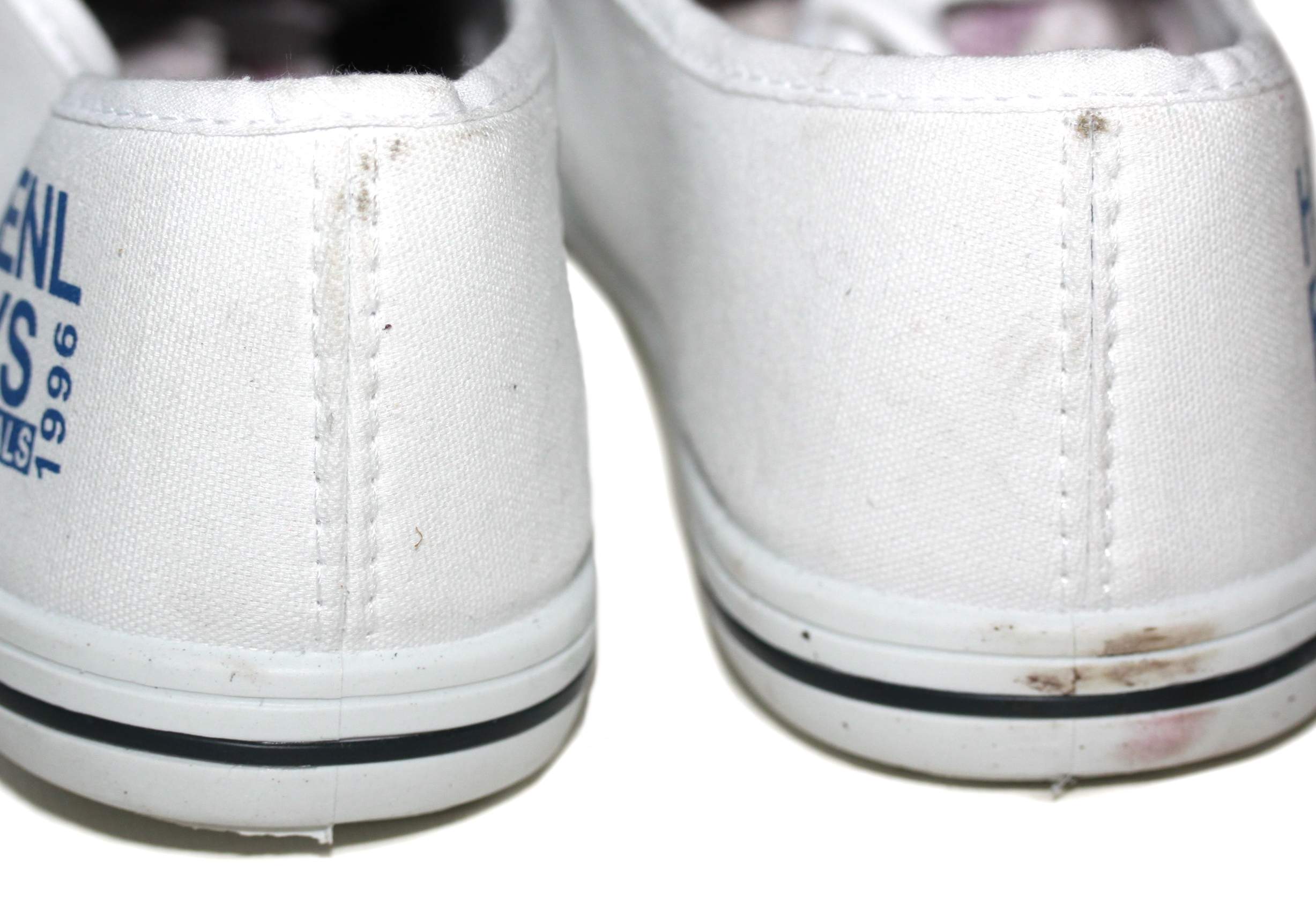 henleys canvas pumps